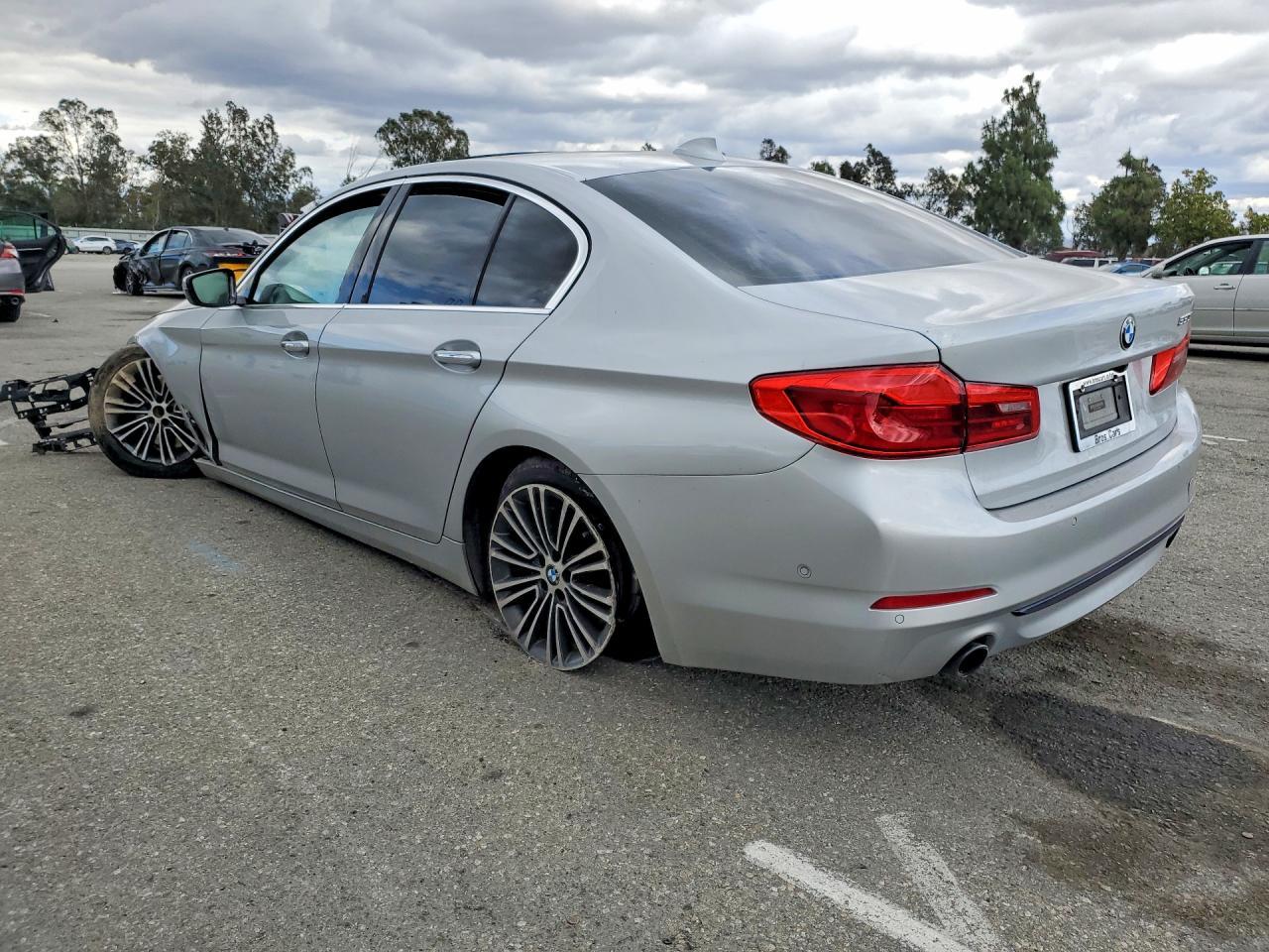 2017 BMW 530 I - zdjęcie 2