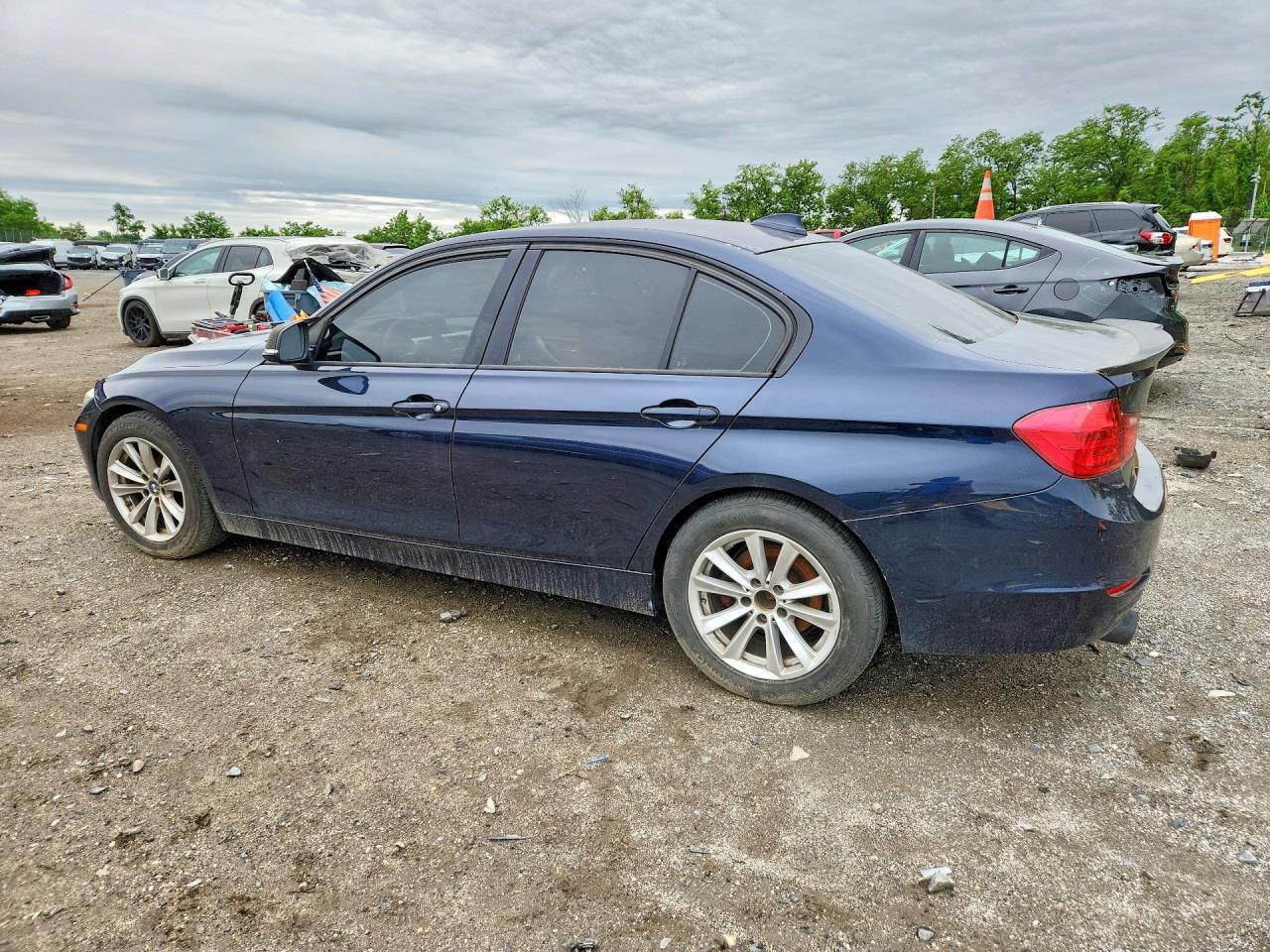 2014 BMW 320 I - zdjęcie 2