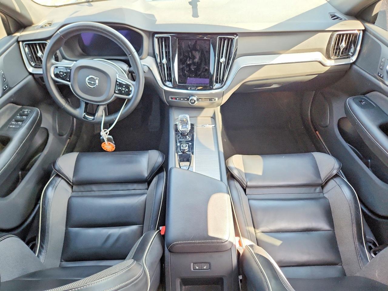 2024 Volvo S60 Plus - zdjęcie 8