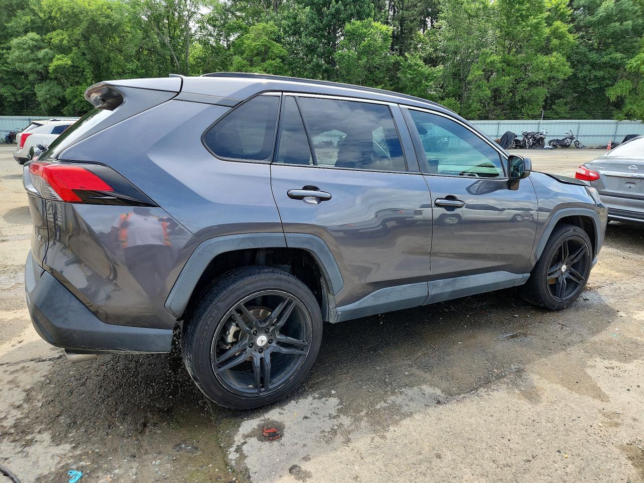 2020 Toyota Rav4 Le - zdjęcie 3