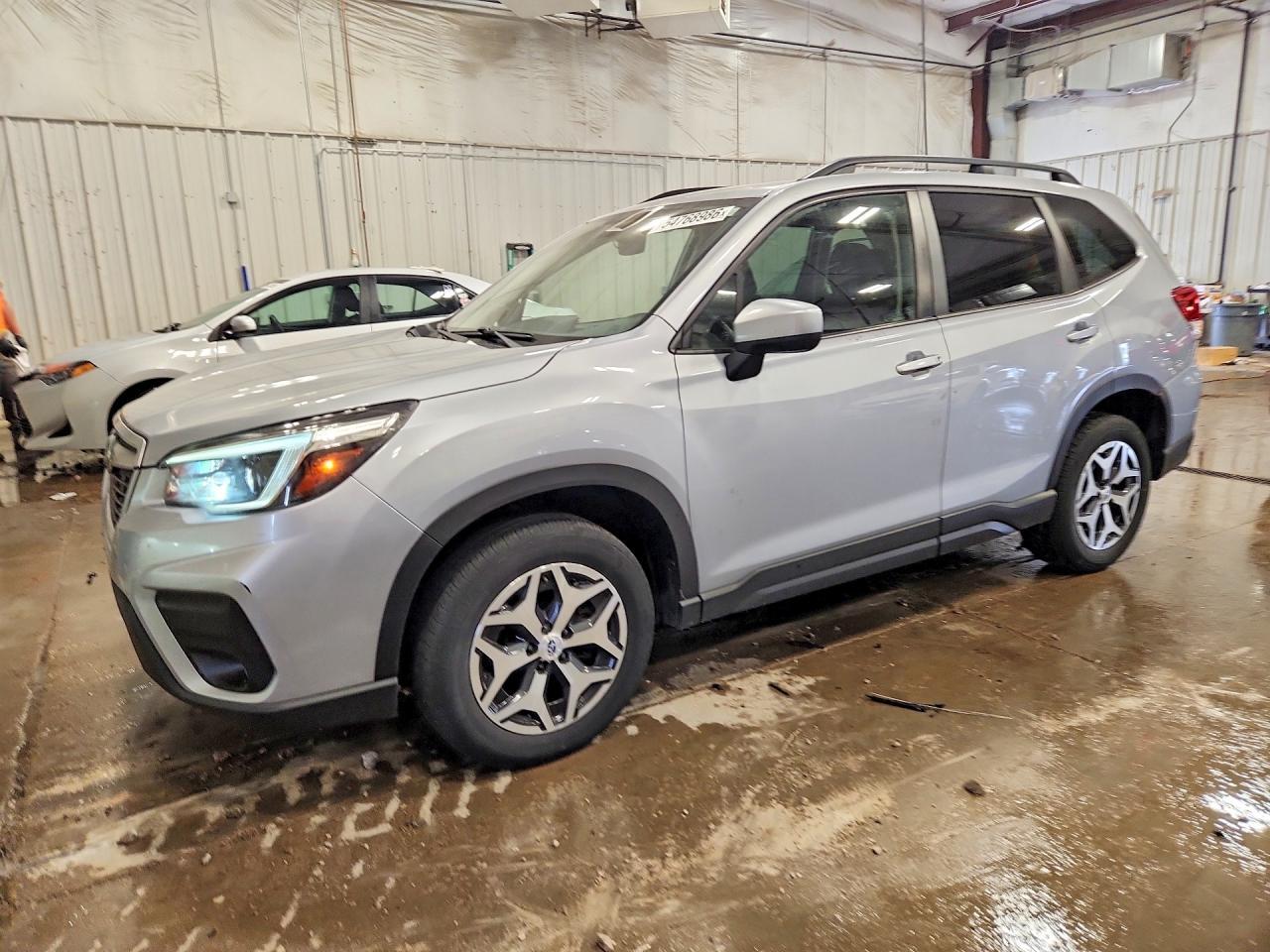 2021 Subaru Forester Premium - zdjęcie główne