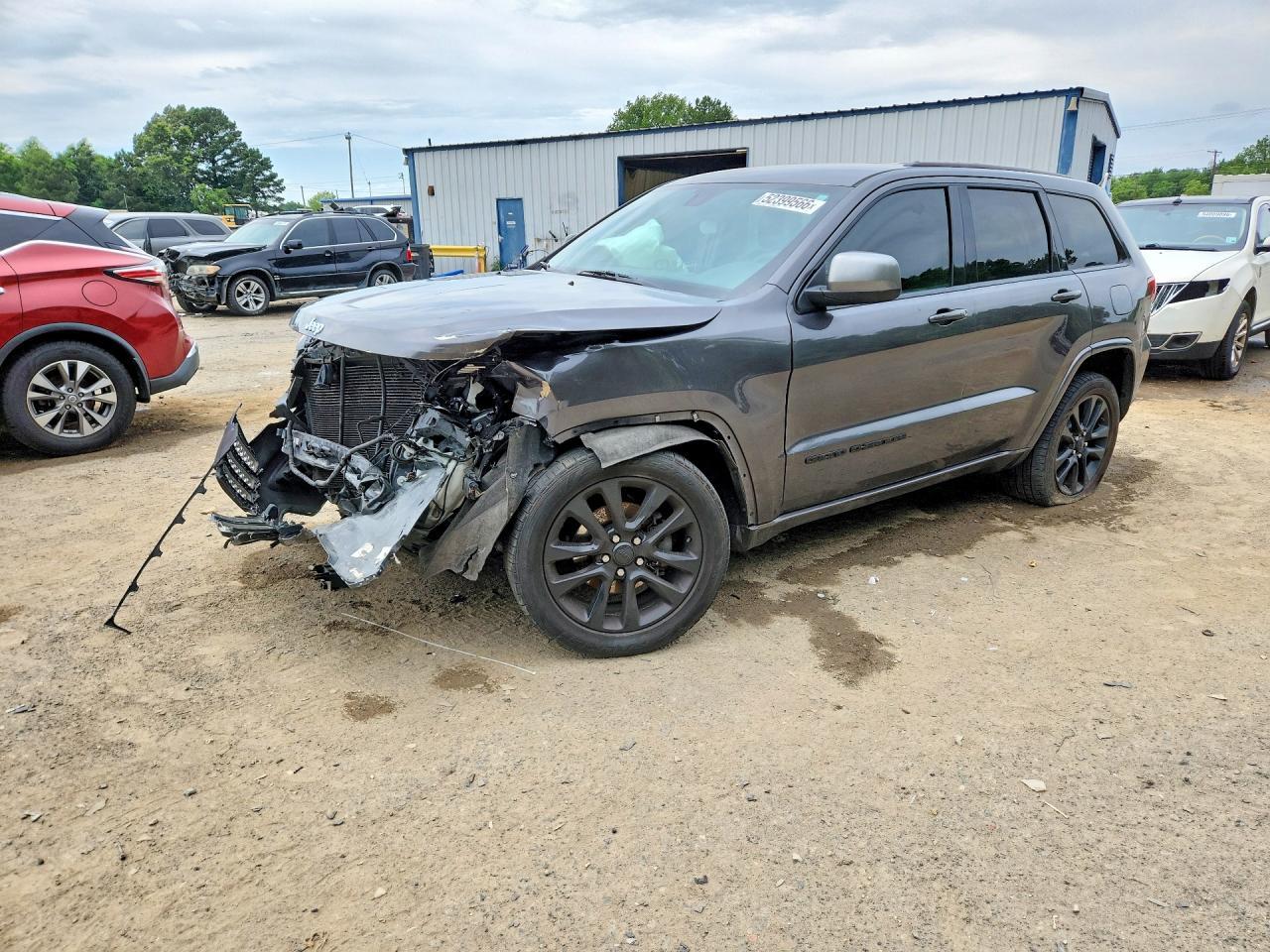 2017 Jeep Grand Cherokee Laredo - zdjęcie główne