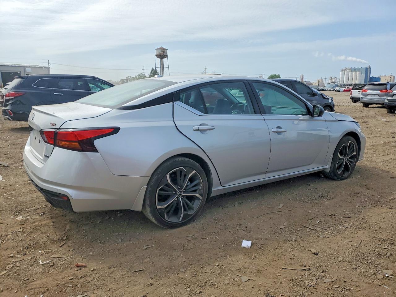 2024 Nissan Altima Sr - zdjęcie 3
