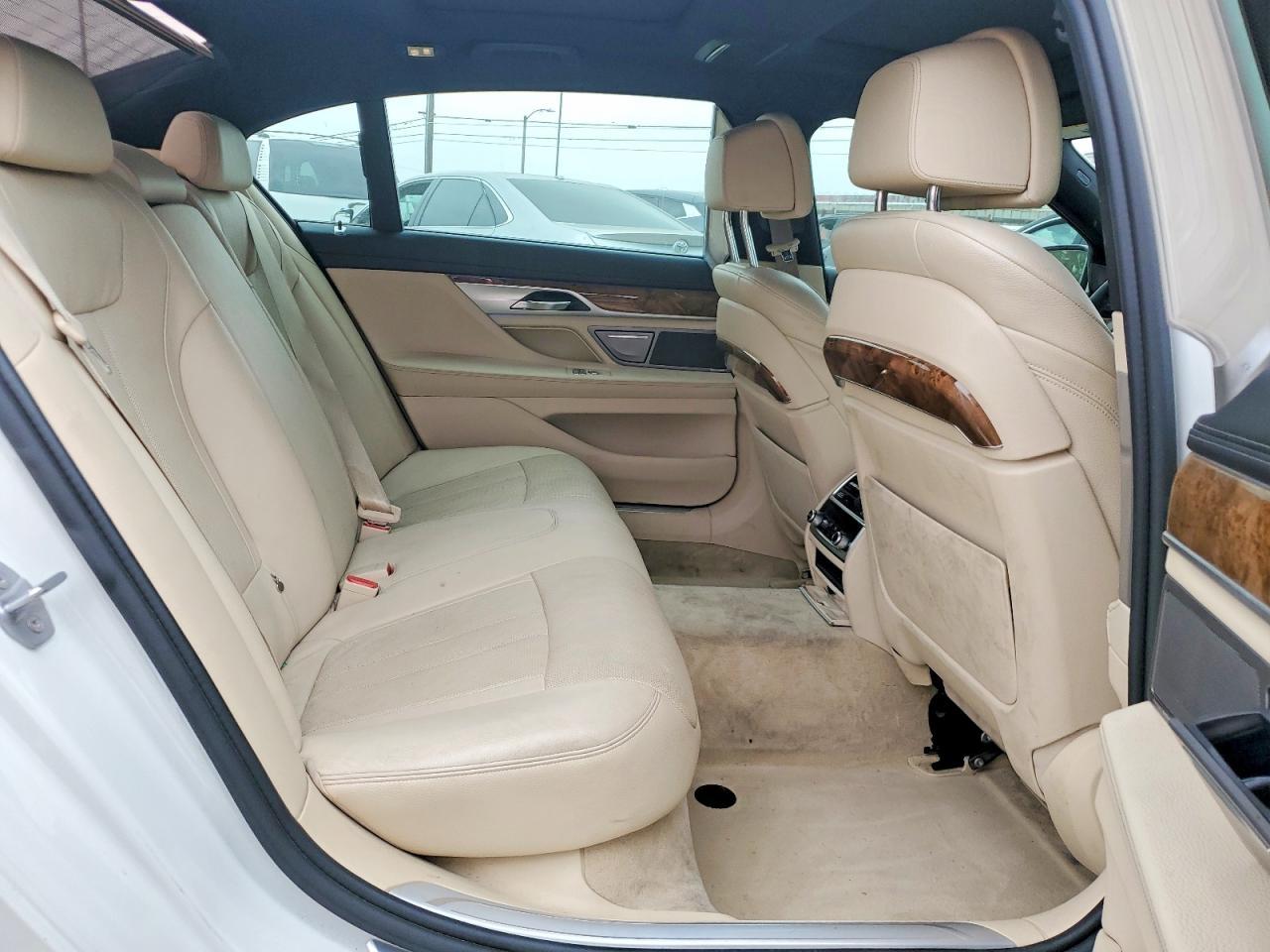 2016 BMW 740 I - zdjęcie 10