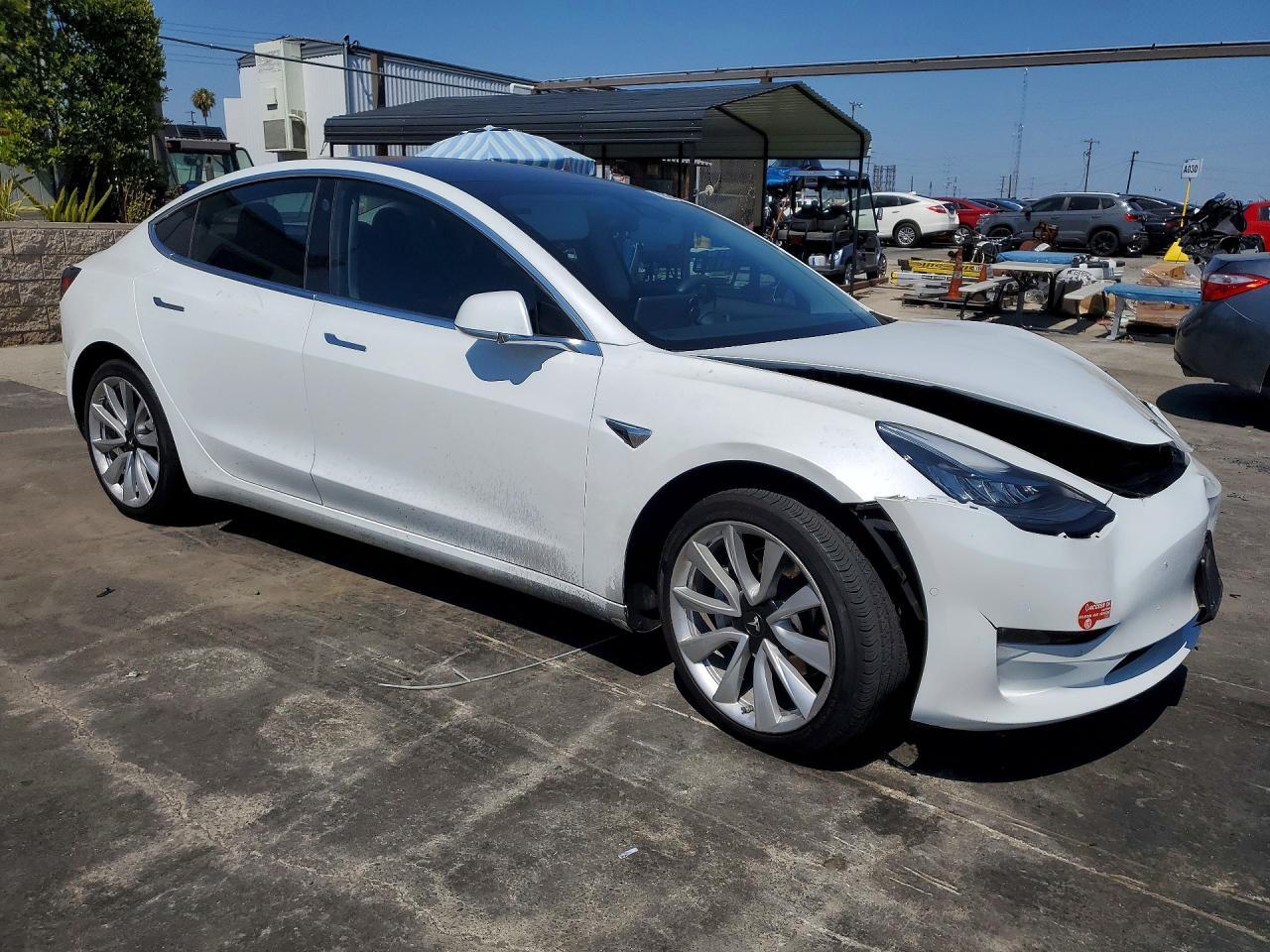 2018 Tesla Model 3 - zdjęcie 4