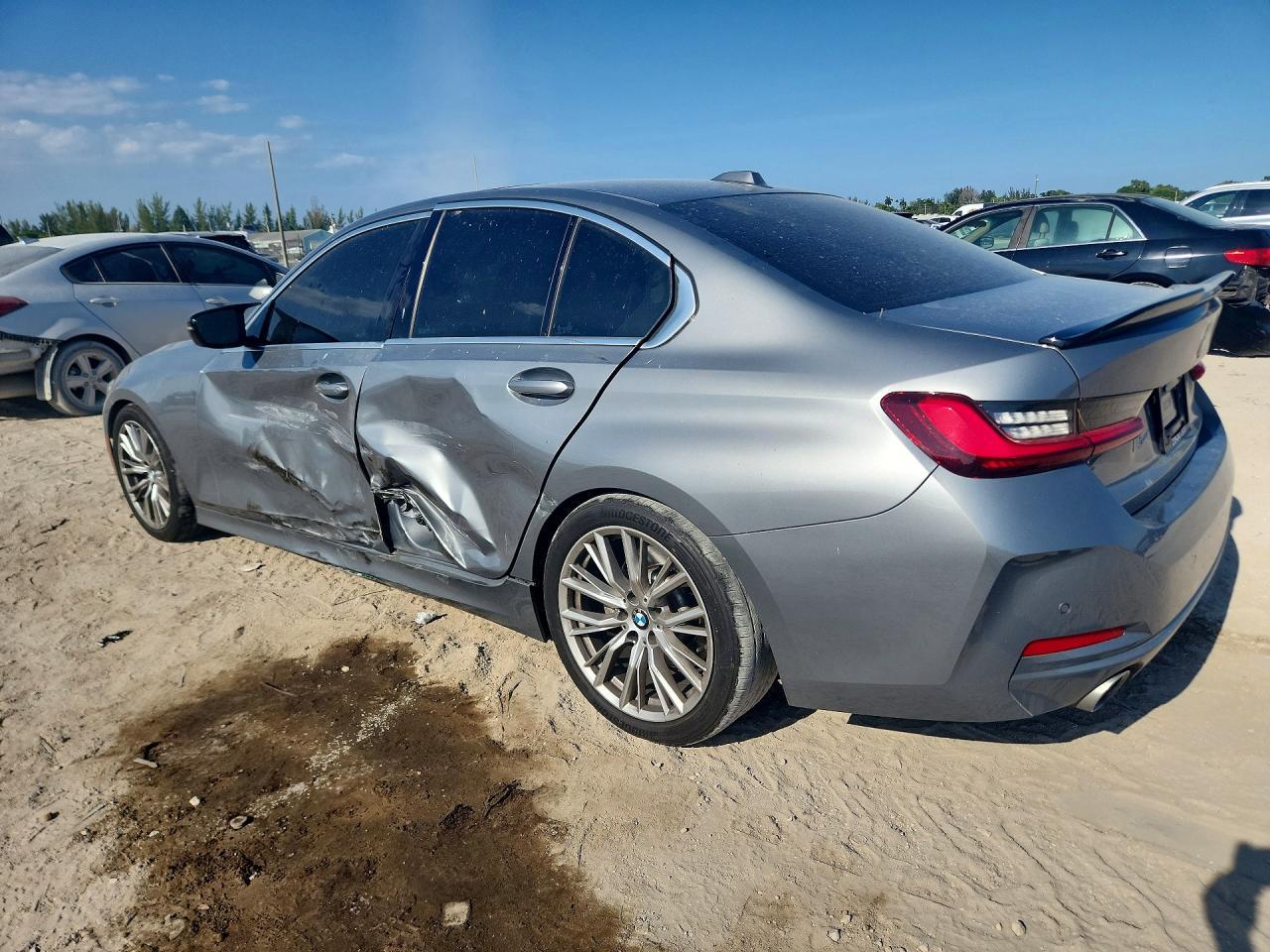 2024 BMW 330I - zdjęcie 2