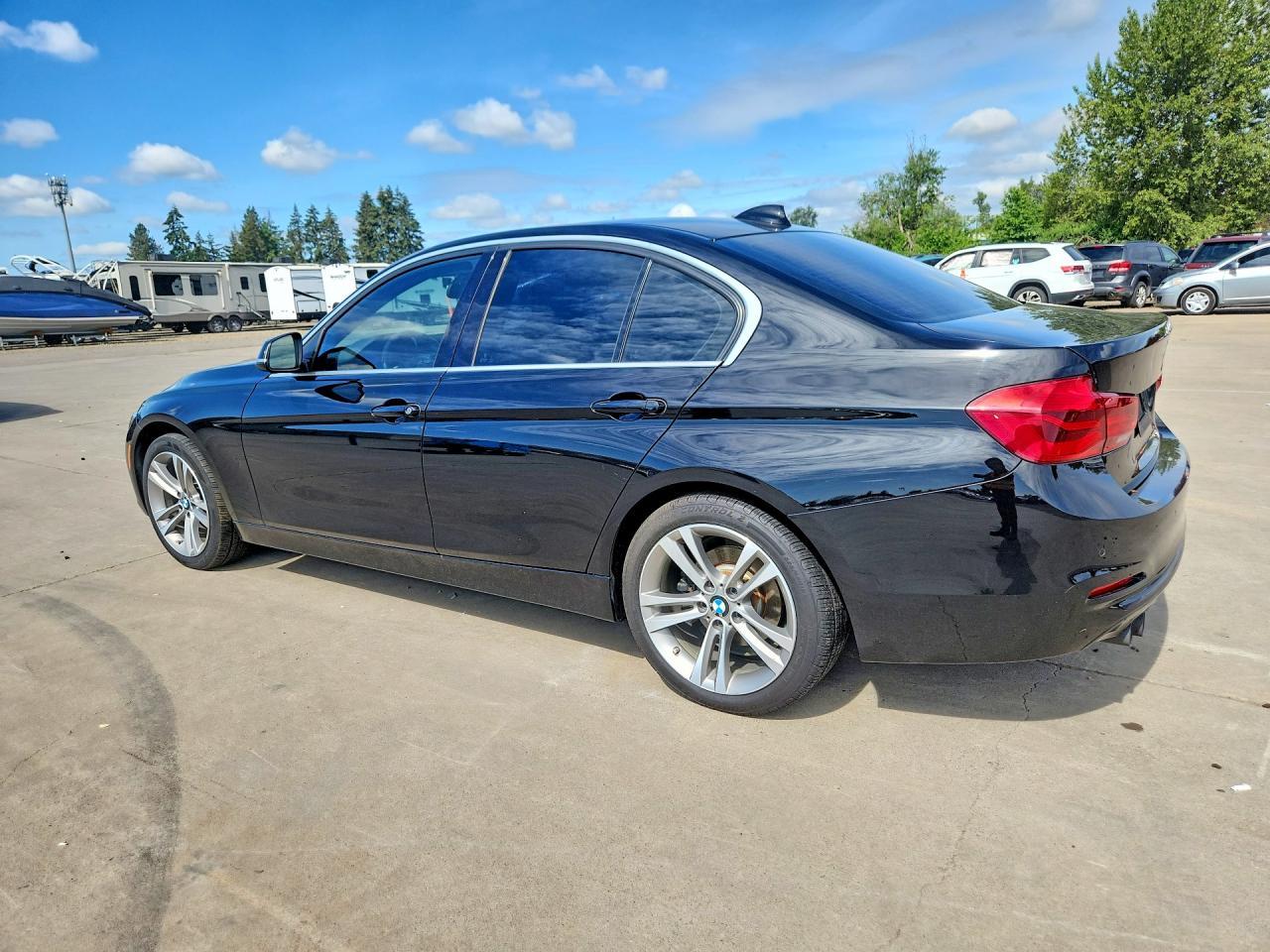 2017 BMW 330 I - zdjęcie 2