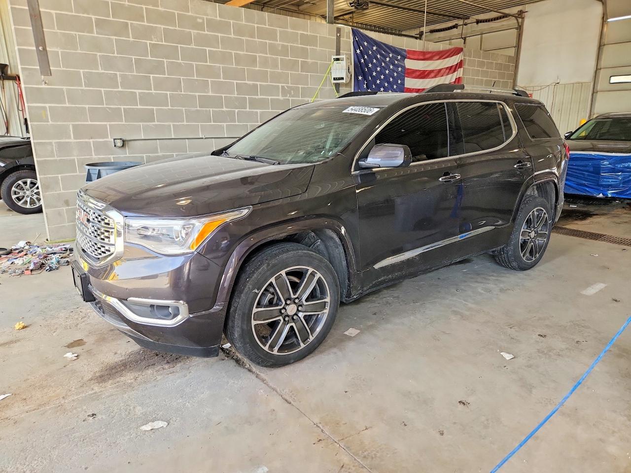 2018 GMC Acadia Denali - zdjęcie główne