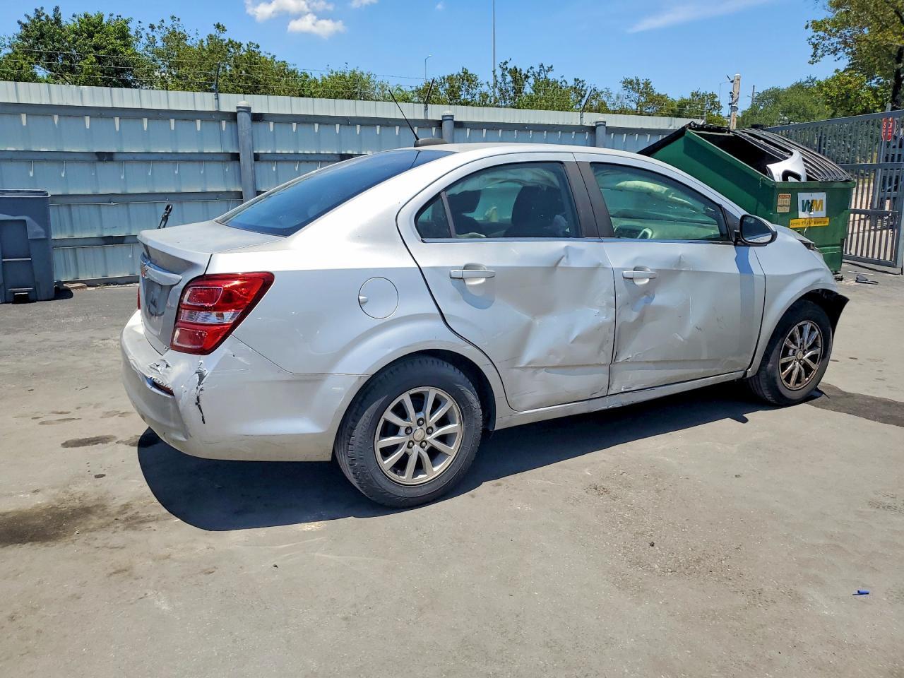 2017 Chevrolet Sonic Lt - zdjęcie 3