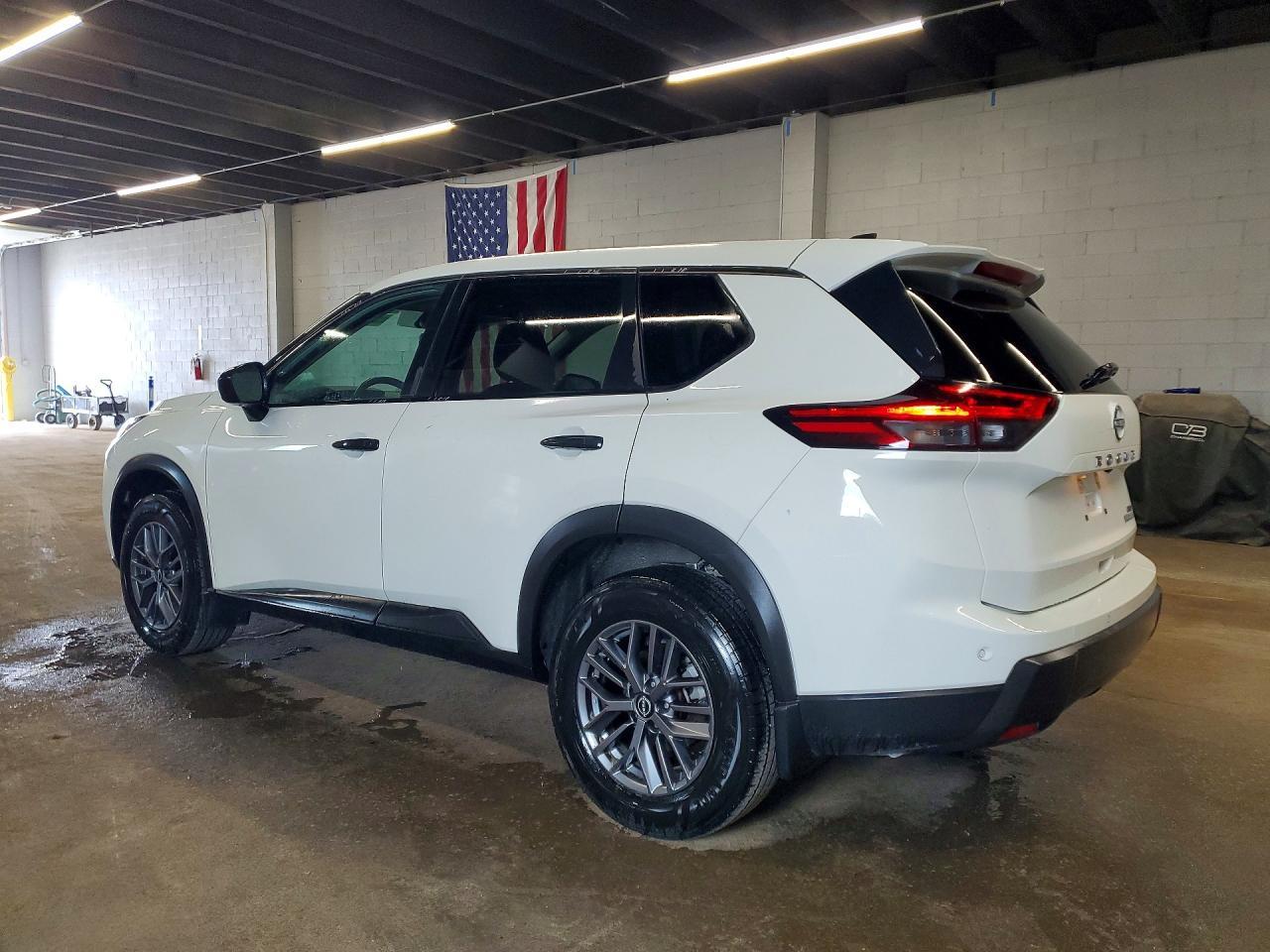2024 Nissan Rogue S - zdjęcie 2