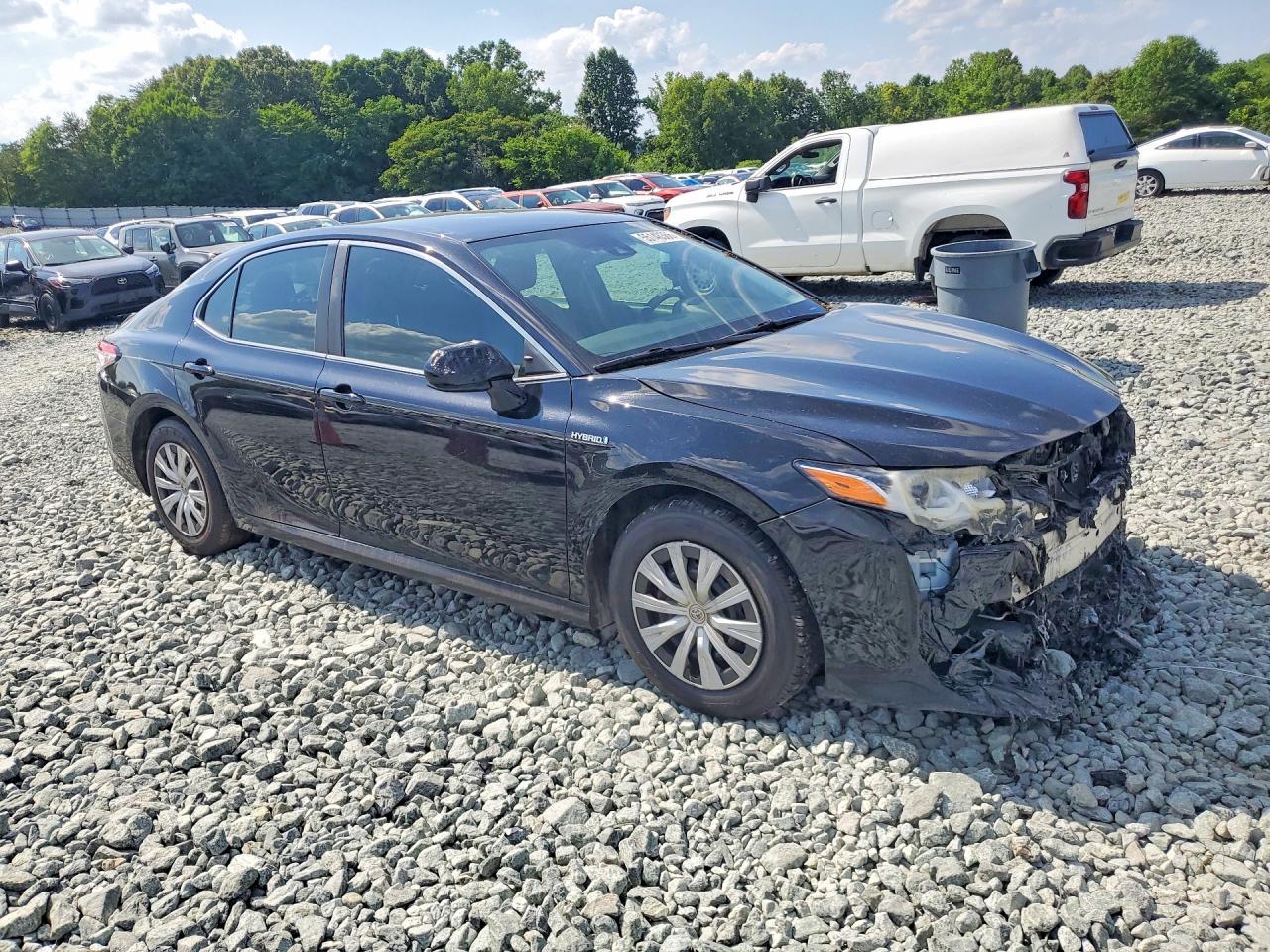 2020 Toyota Camry Le - zdjęcie 4