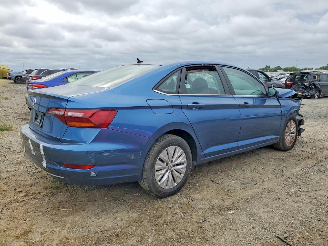 Volkswagen Jetta - zdjęcie 3