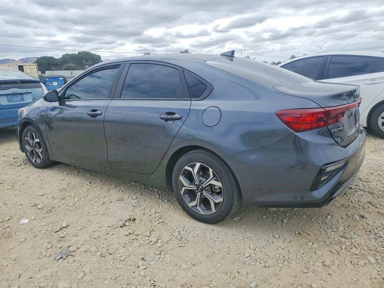 2021 Kia Forte Lxs - zdjęcie 2