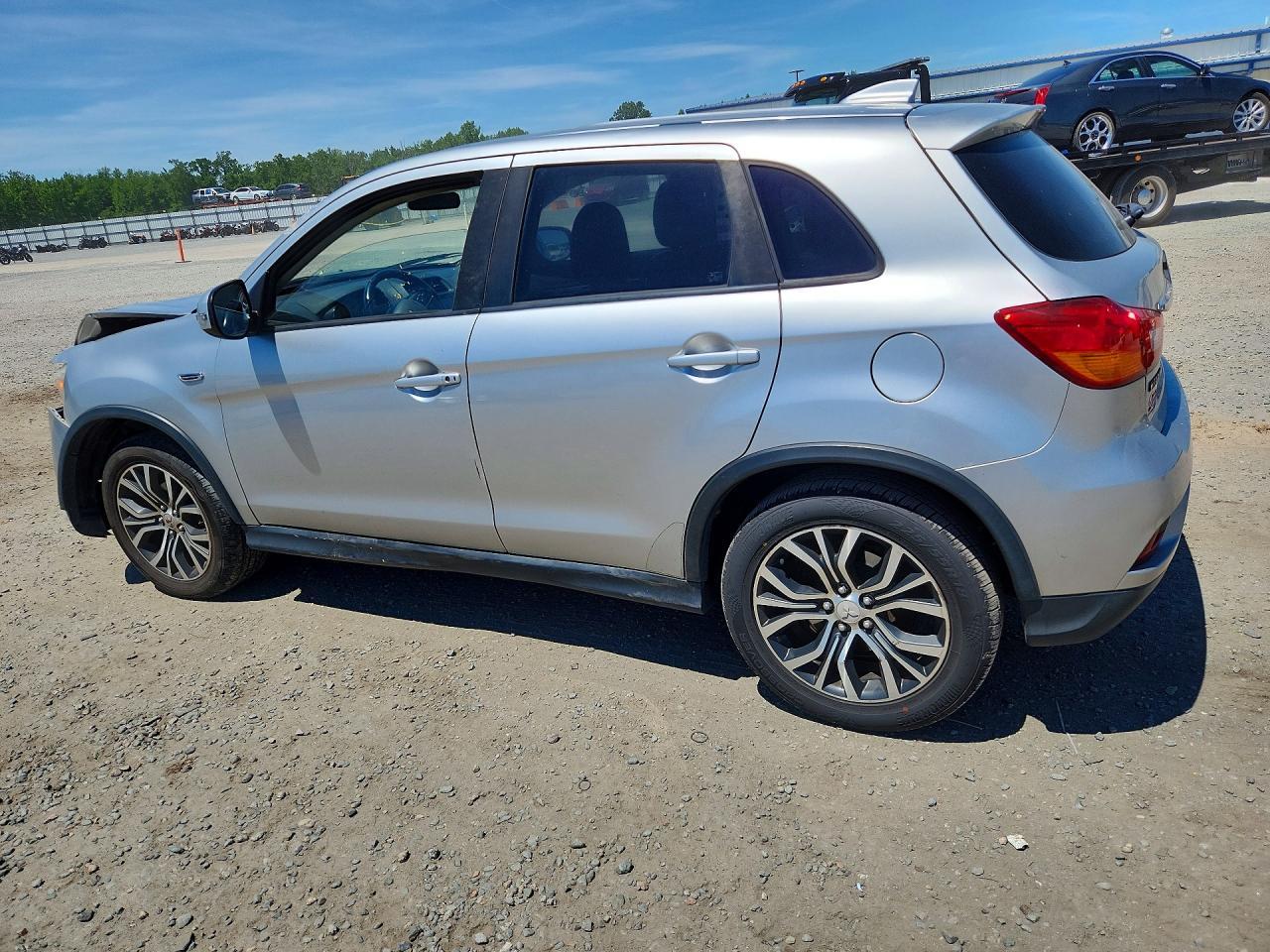 2018 Mitsubishi Outlander Sport Es - zdjęcie 2