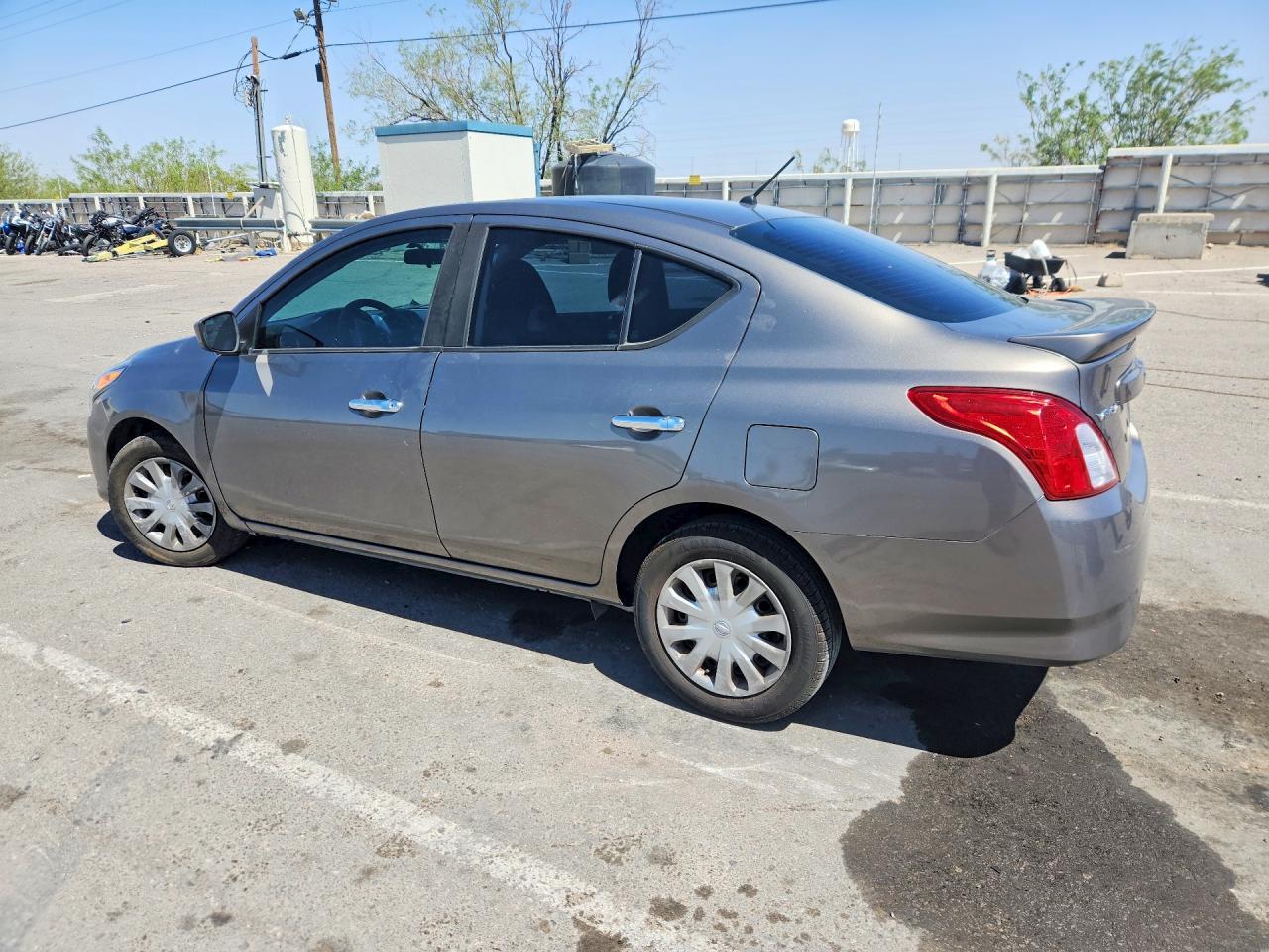 2017 Nissan Versa 1.6 Sv - zdjęcie 2