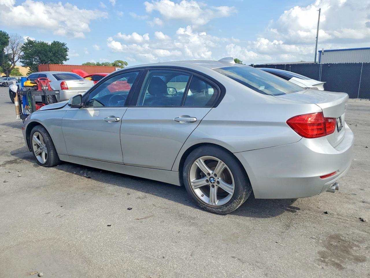 2015 BMW 328 I - zdjęcie 2