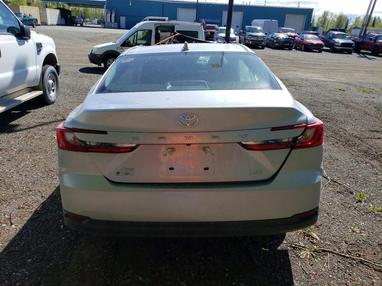 2026 Toyota Camry Le - zdjęcie 6