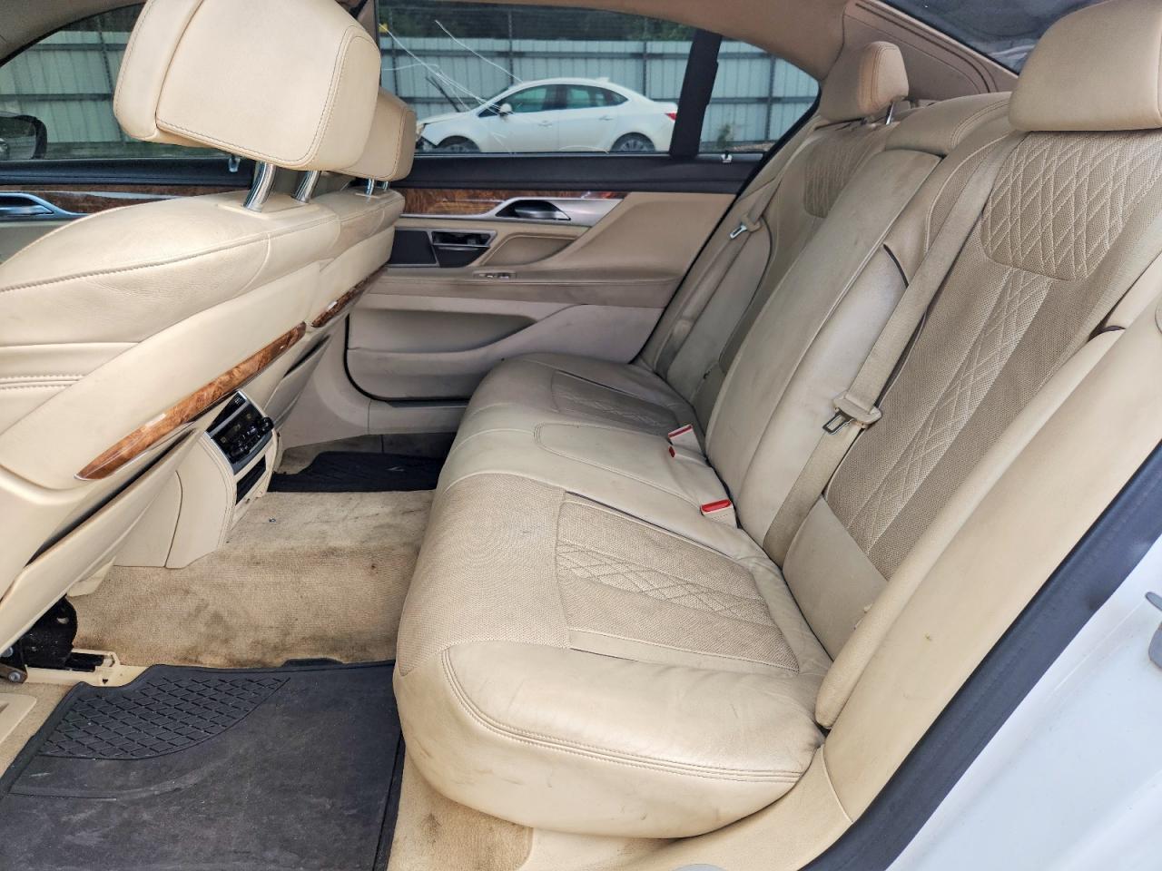 2019 BMW 750 Xi - zdjęcie 10
