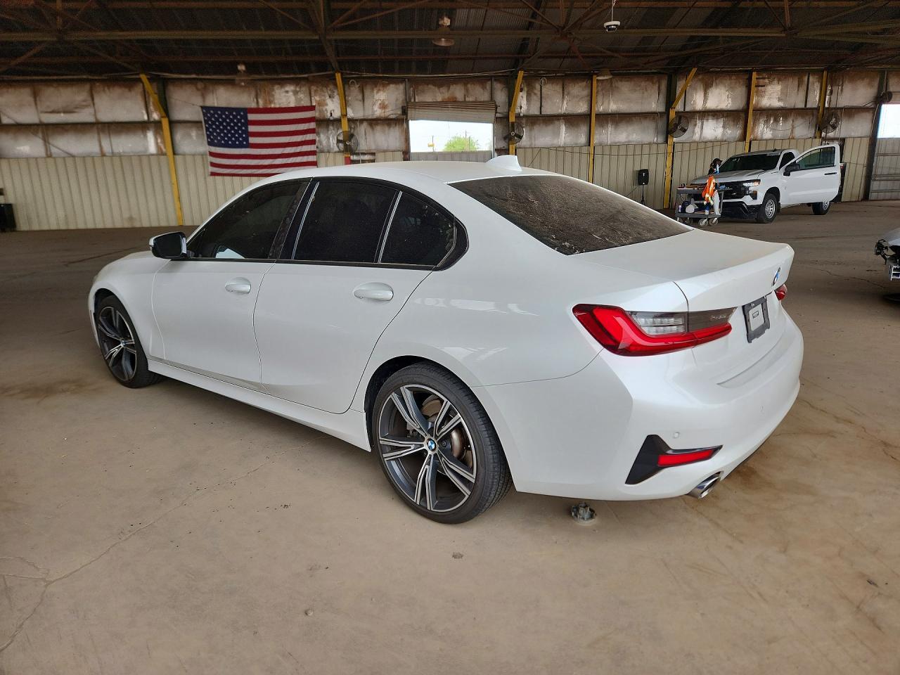 2022 BMW 330I - zdjęcie 2