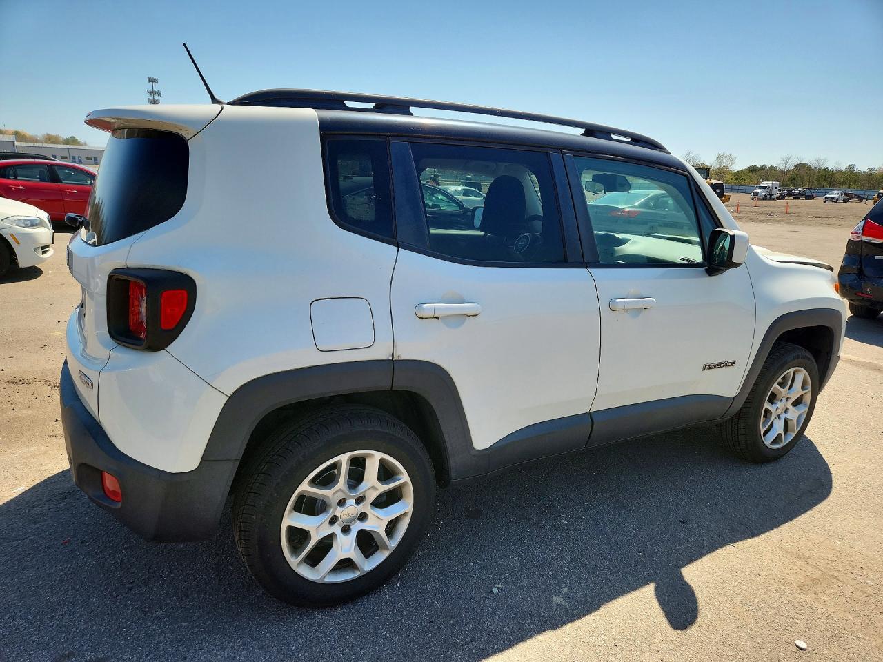 2015 Jeep Renegade Latitude - zdjęcie 3