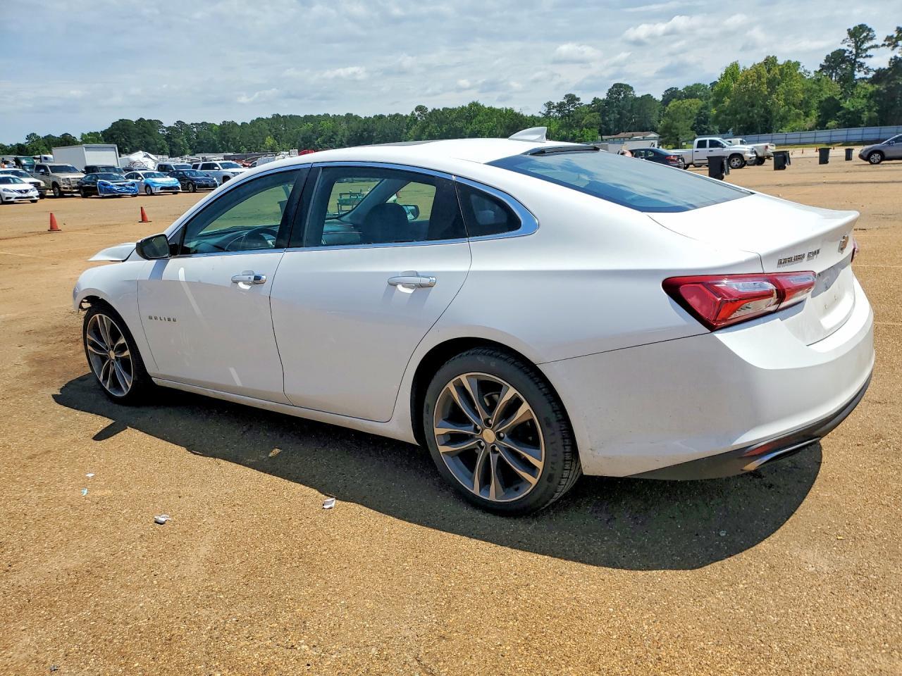 2020 Chevrolet Malibu Premier - zdjęcie 2