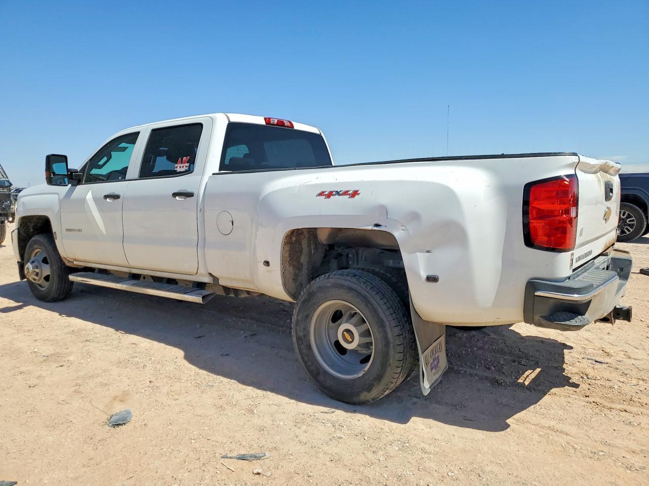 2018 Chevrolet Silverado K3500 - zdjęcie 2