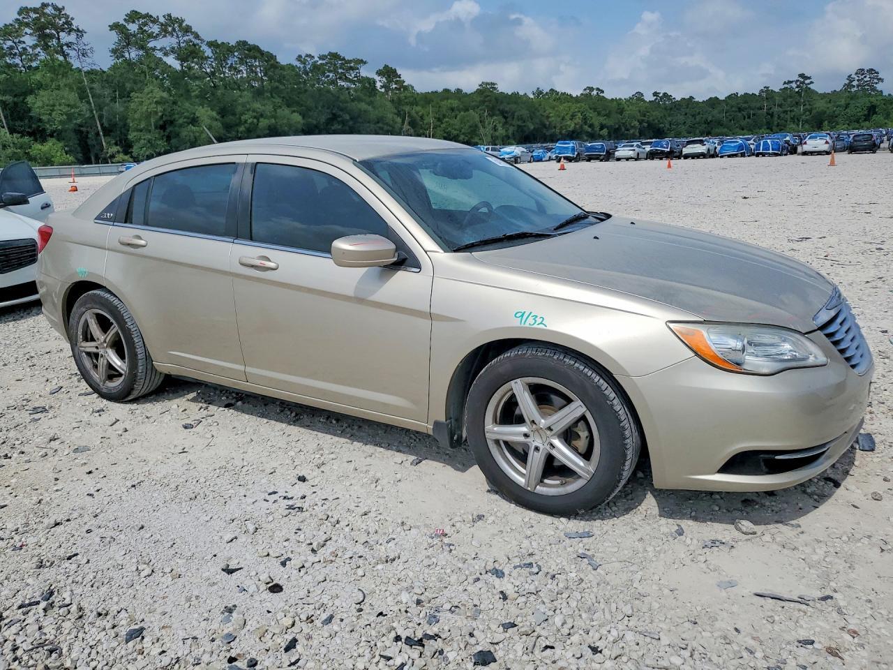 2013 Chrysler 200 Lx - zdjęcie 4