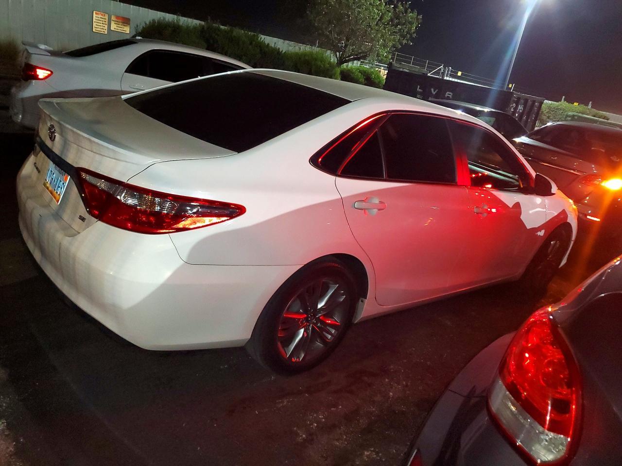 2016 Toyota Camry Le - zdjęcie 3