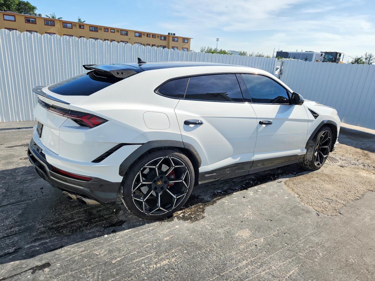 2024 Lamborghini Urus Performante - zdjęcie 3
