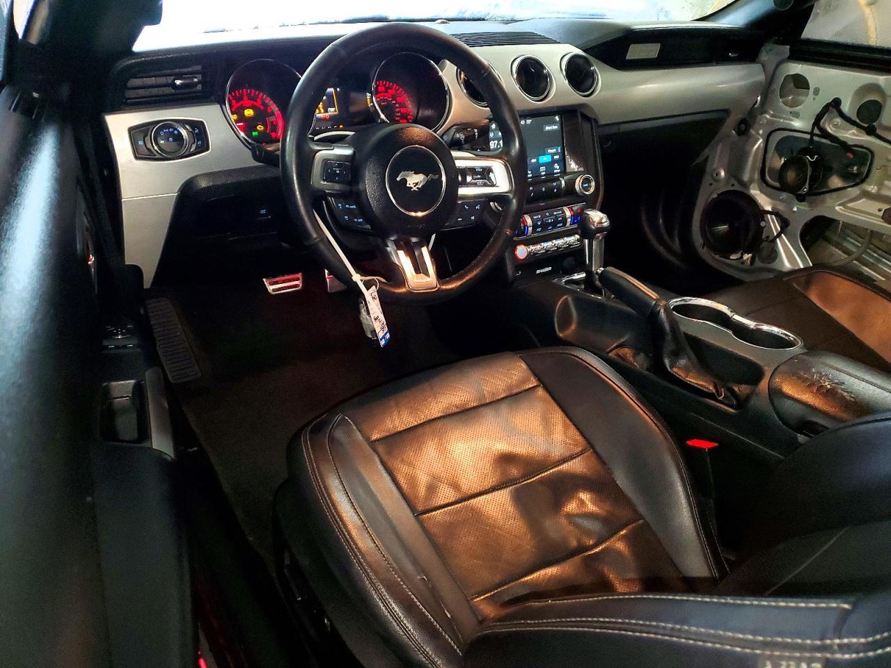 2017 Ford Mustang - zdjęcie 8