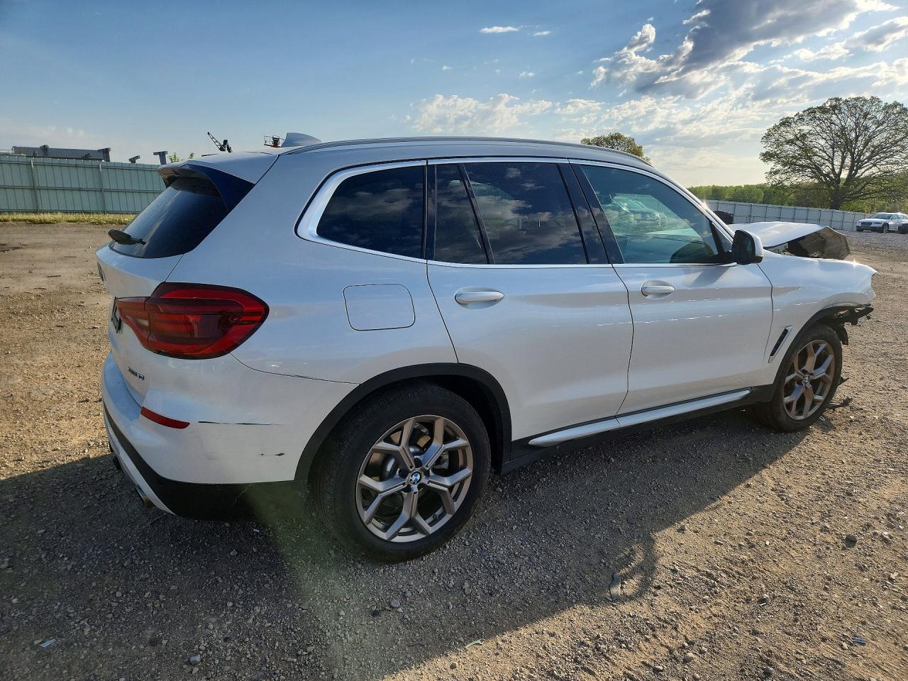 2021 BMW X3 xDrive30E - zdjęcie 3