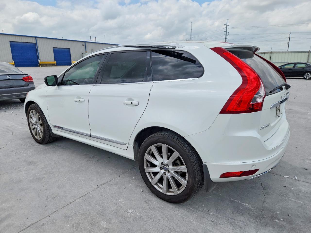 2017 Volvo Xc60 T5 Inscription - zdjęcie 2