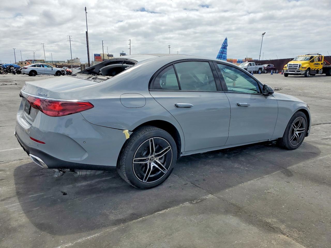 2025 Mercedes-Benz E 450 4Matic - zdjęcie 3