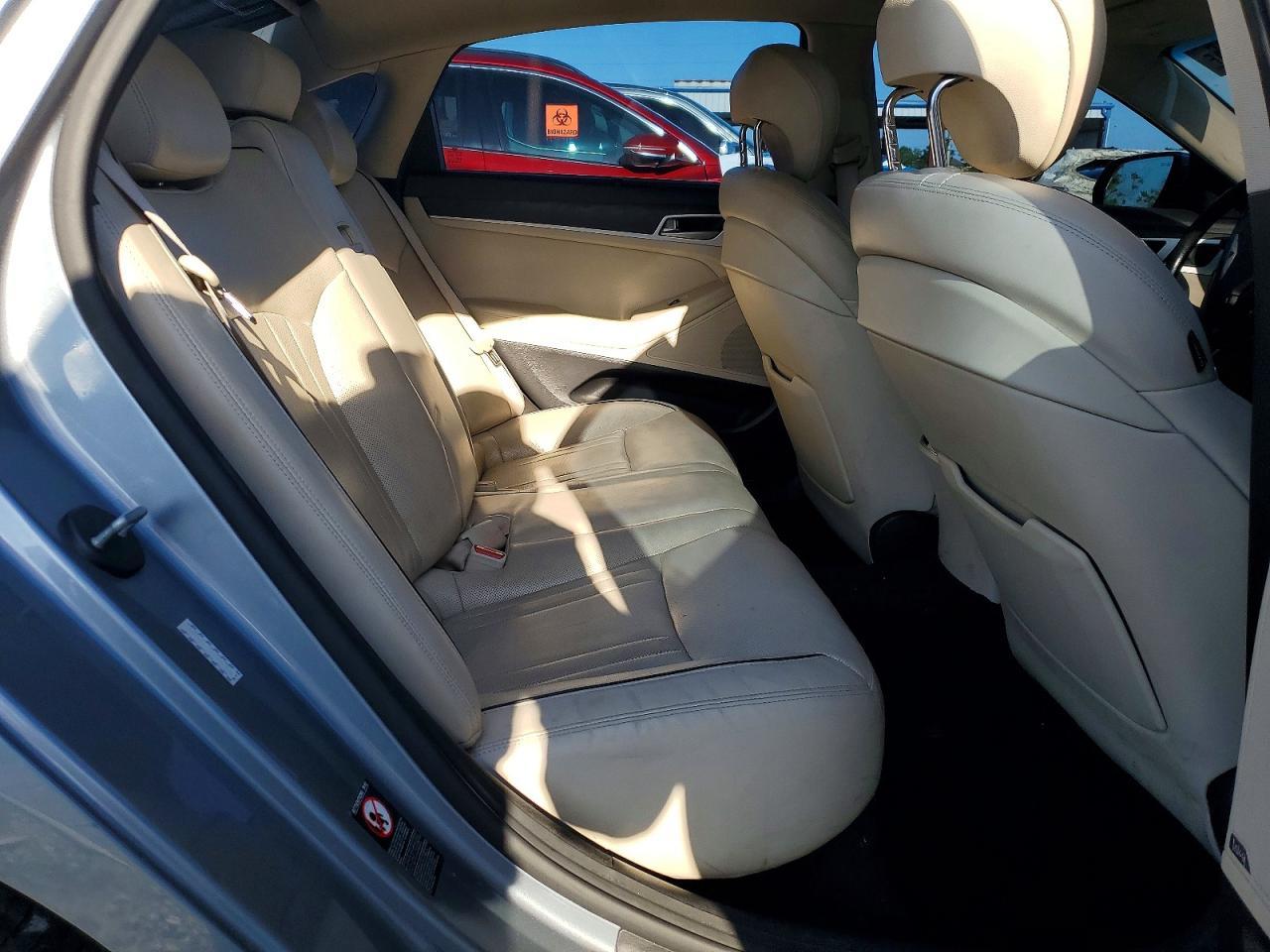 2015 Hyundai Genesis 3.8L - zdjęcie 10