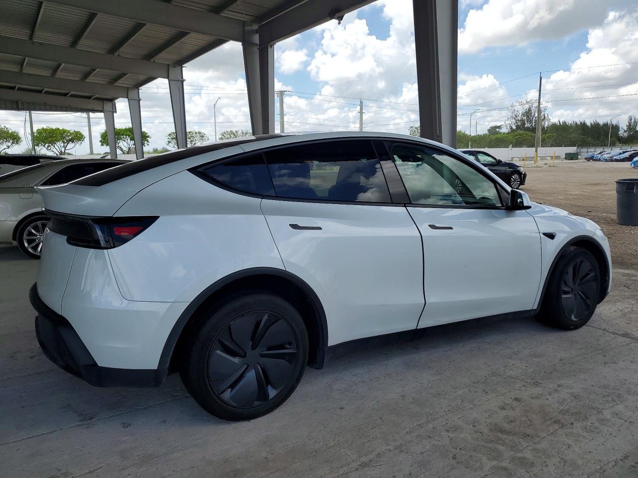 2026 Tesla Model Y - zdjęcie 3