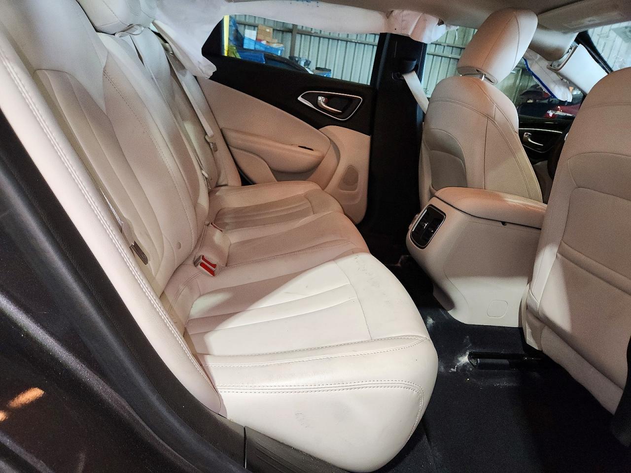2015 Chrysler 200 C - zdjęcie 10