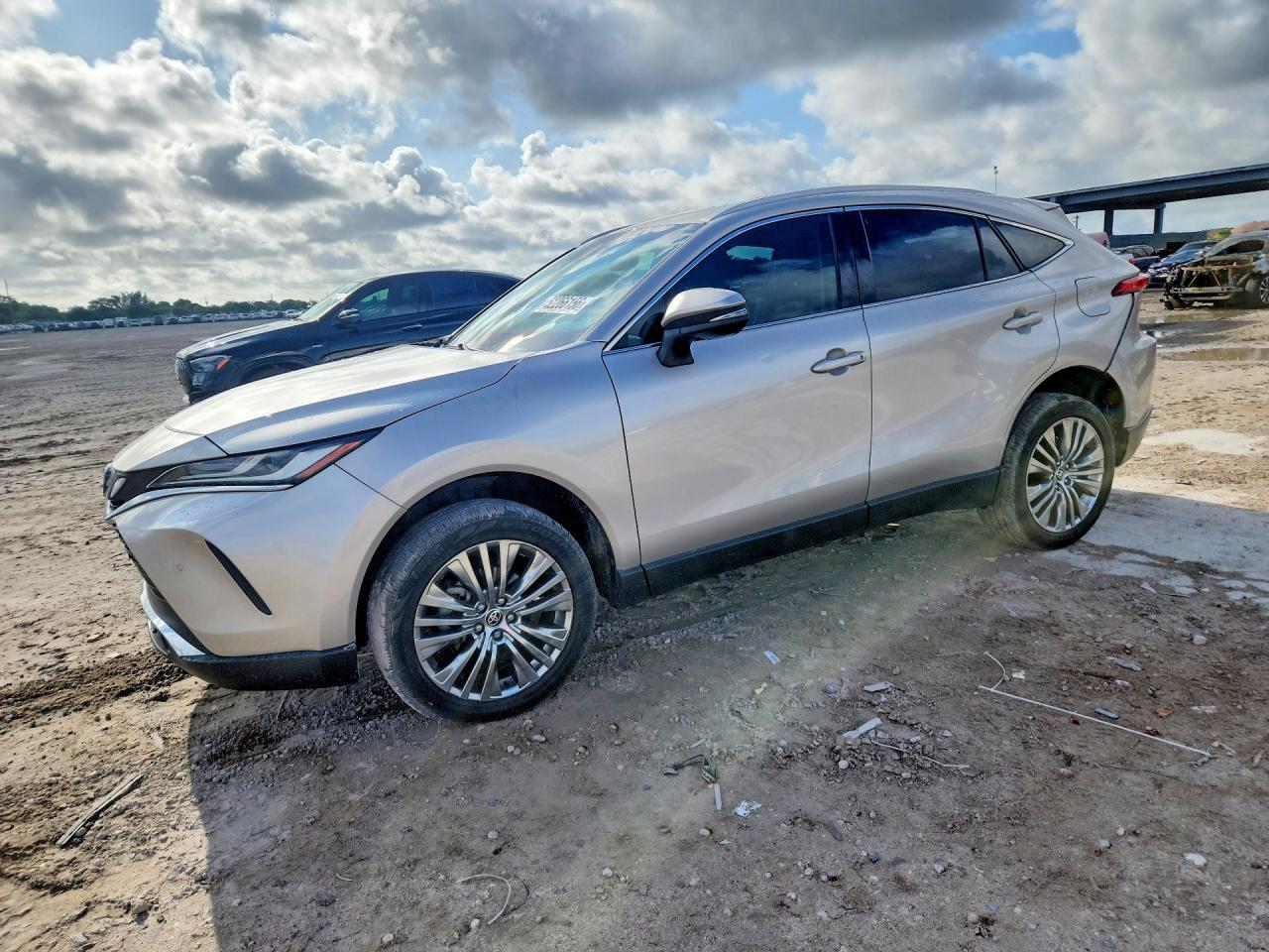 2022 Toyota Venza Xle - zdjęcie główne