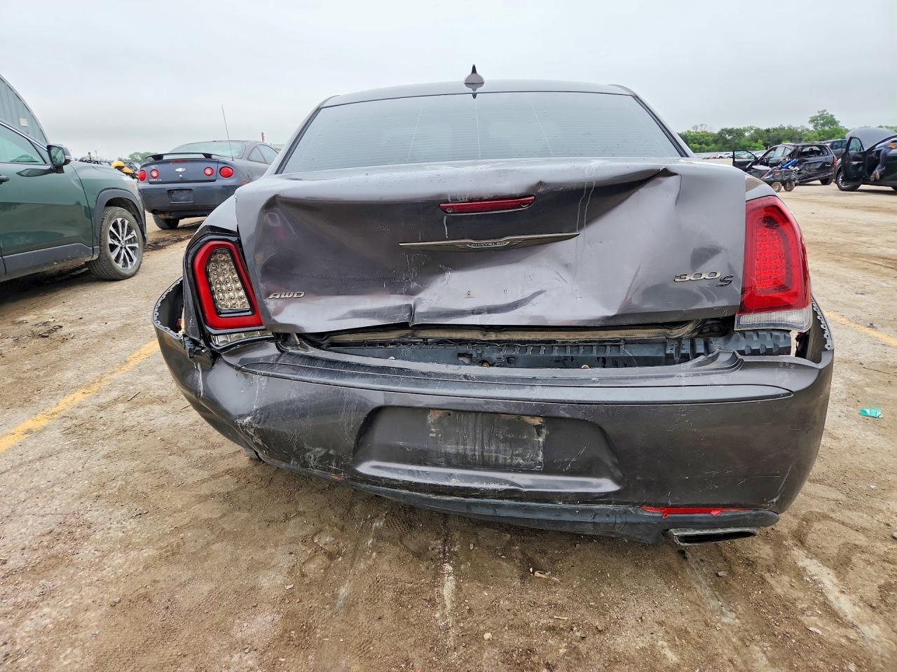 2016 Chrysler 300 S - zdjęcie 6