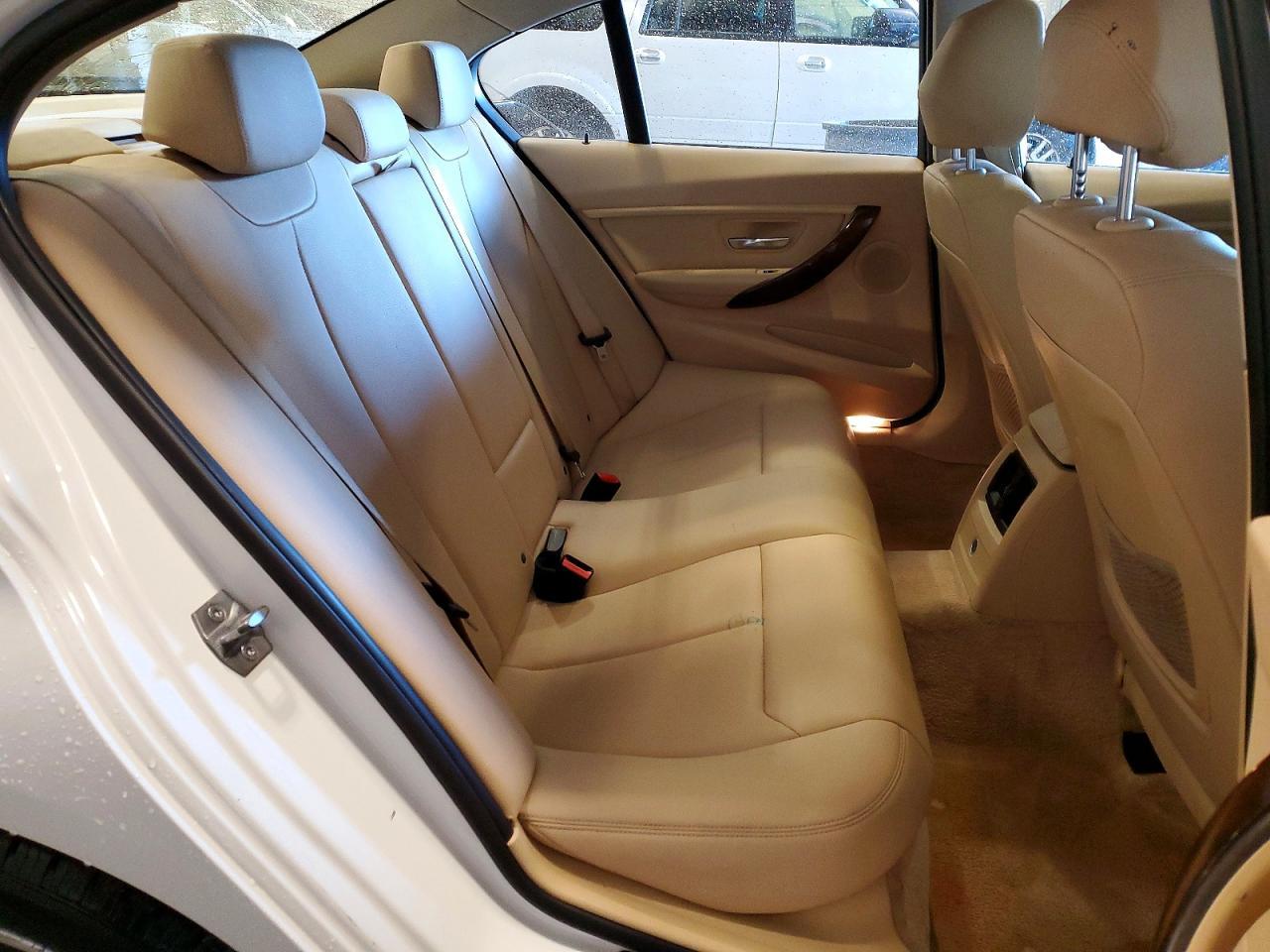 2014 BMW 320 I xDrive - zdjęcie 10