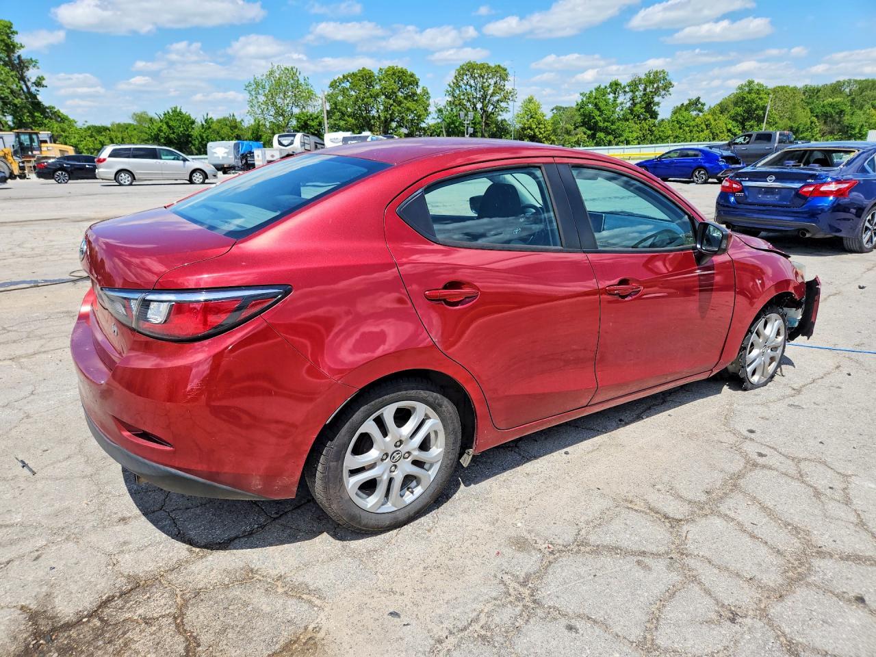 2018 Toyota Yaris Ia Base - zdjęcie 3