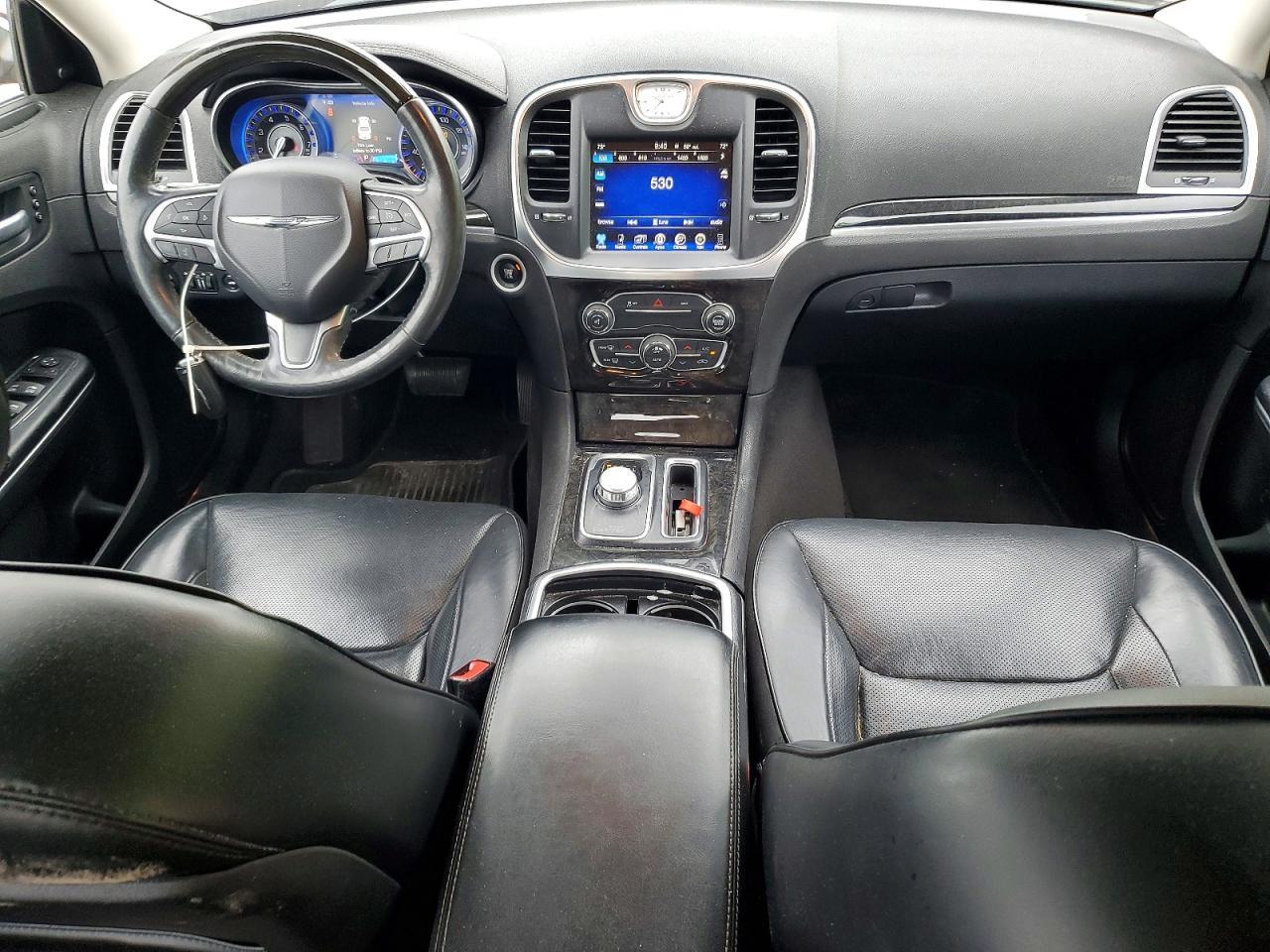 2016 Chrysler 300C - zdjęcie 8
