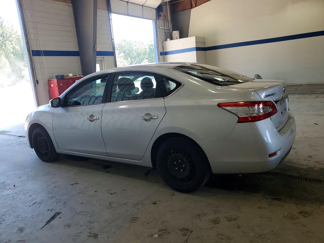 2014 Nissan Sentra S - zdjęcie 2
