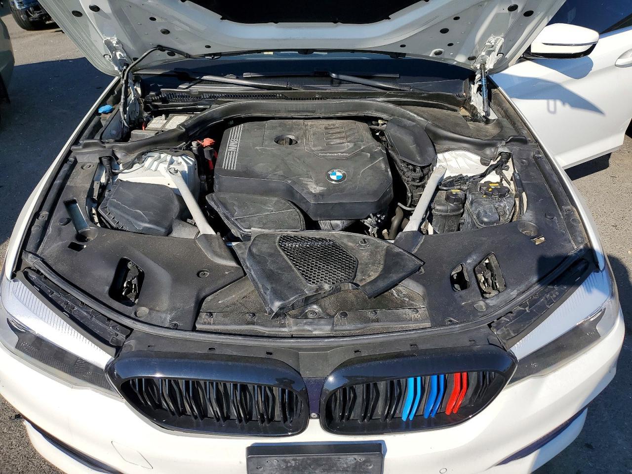 2020 BMW 530 Xi - zdjęcie 11