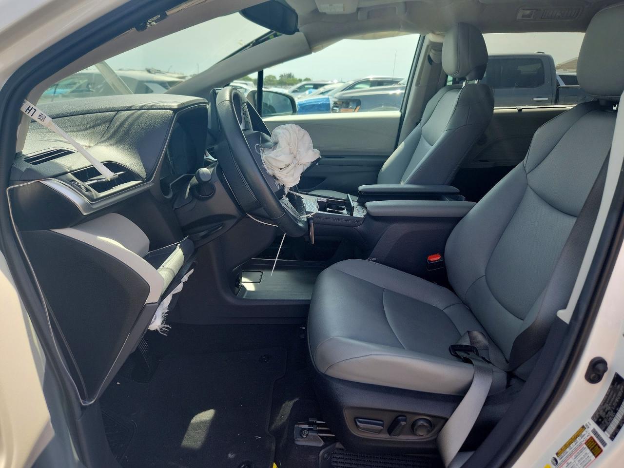 2024 Toyota Sienna Xle - zdjęcie 7
