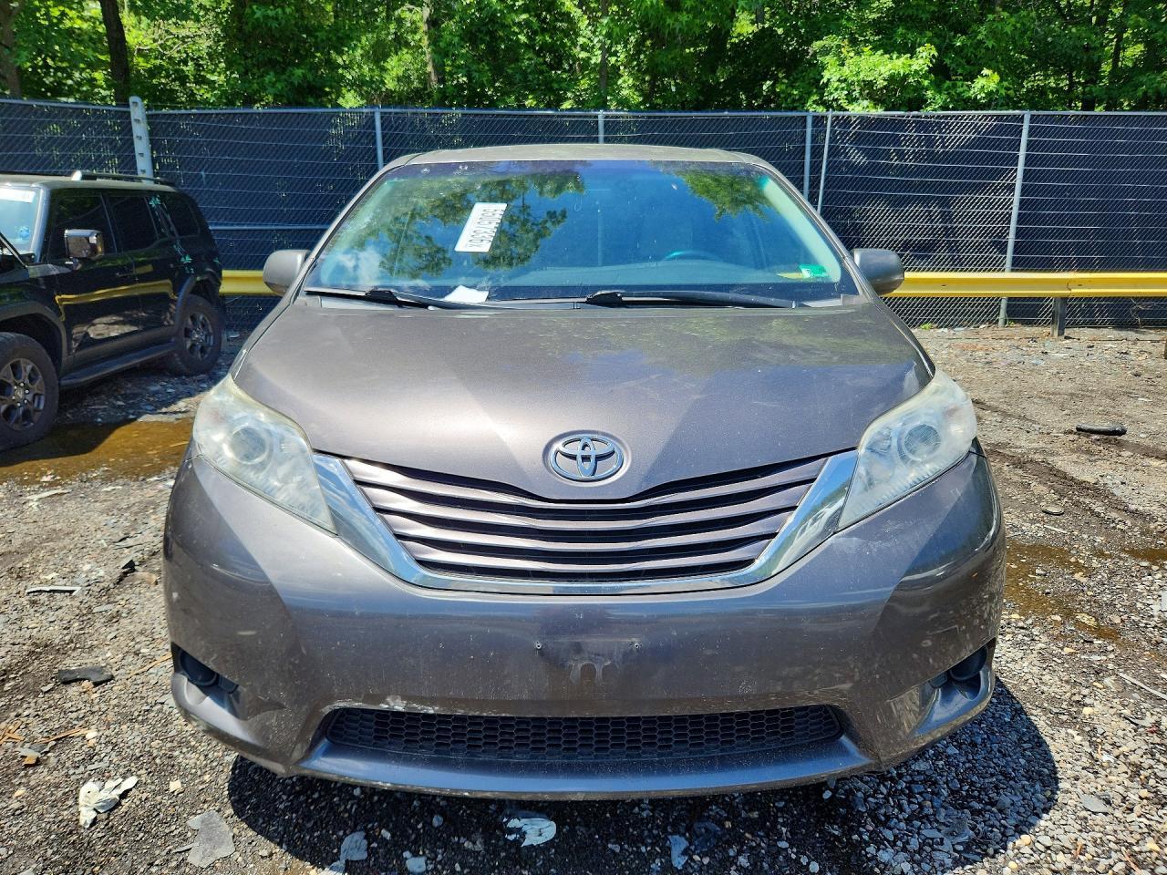 2016 Toyota Sienna Le - zdjęcie 5