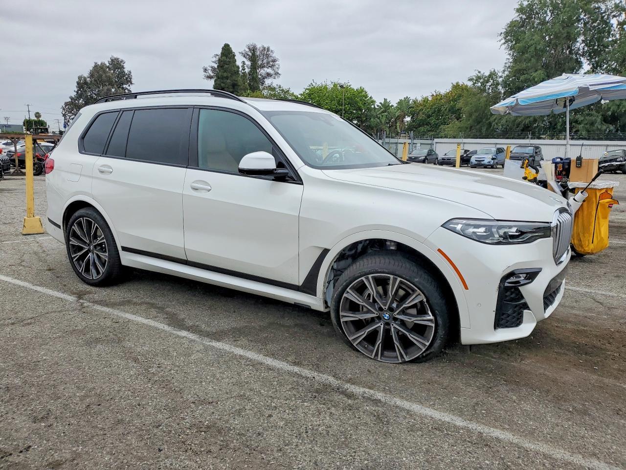 2022 BMW X7 xDrive40I - zdjęcie 4