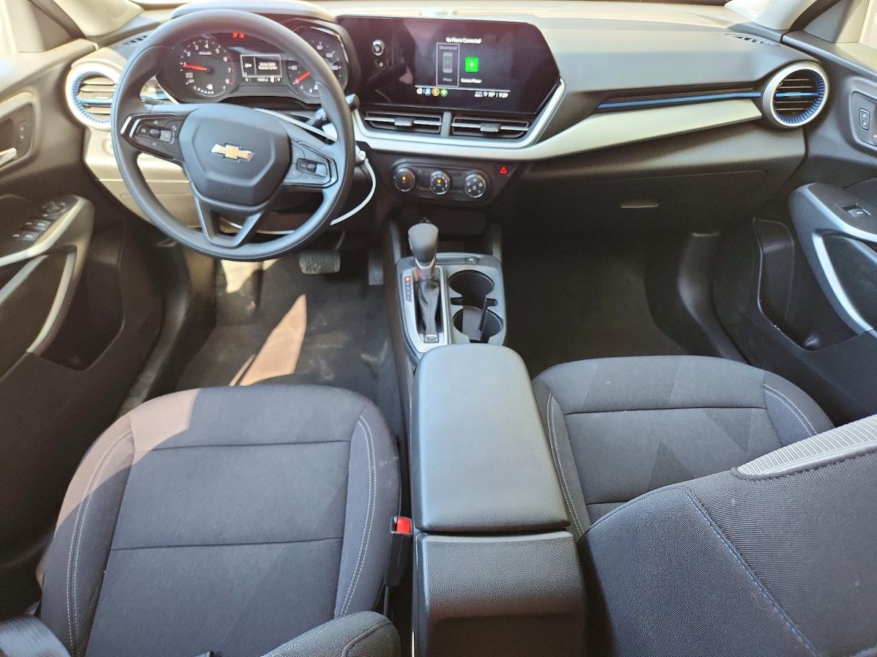 2025 Chevrolet Trax Ls - zdjęcie 8