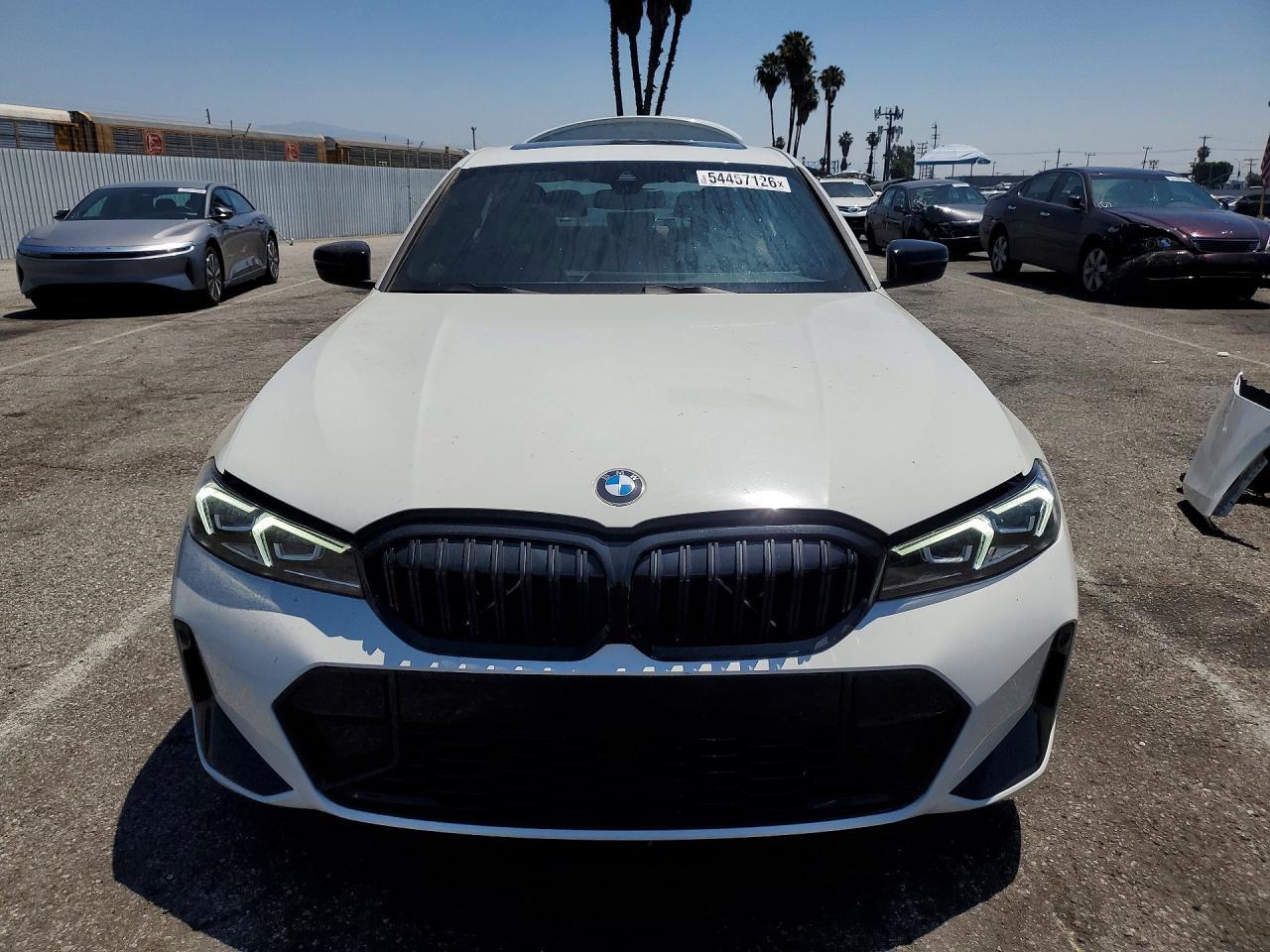 2025 BMW 330I - zdjęcie 5