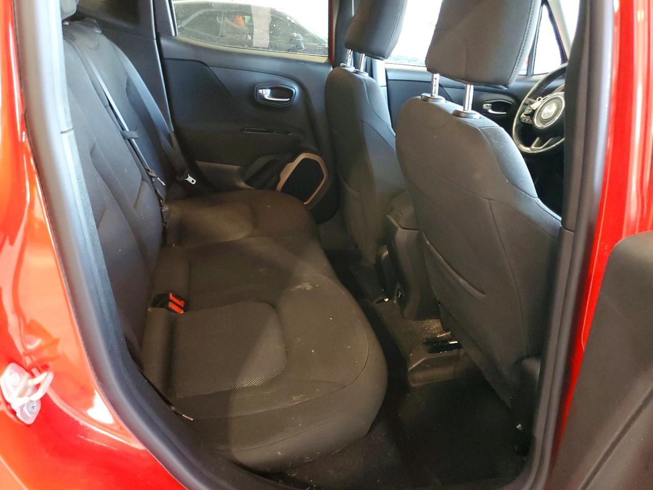 2016 Jeep Renegade Latitude - zdjęcie 10