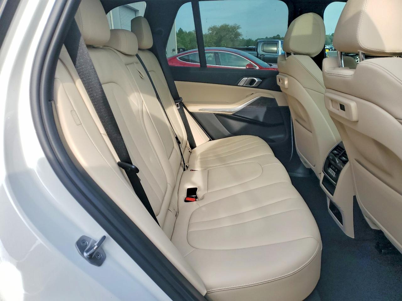 2022 BMW X5 xDrive45E - zdjęcie 11